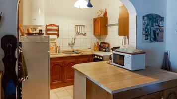 Microondas, horno, tostadora y congelador