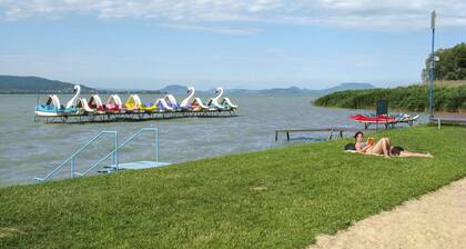 Wunderbares alleinstehendes Ferienhaus für 6 Personen mit W-LAN, privatem Pool, TV und Terrasse