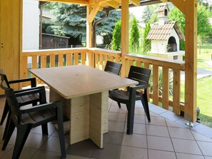 Outdoor dining - Stunning private villa for 6 guests with WIFI, private pool, TV and terrace (Keszthely)