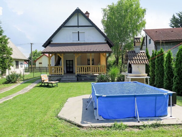 Property grounds - Stunning private villa for 6 guests with WIFI, private pool, TV and terrace (Keszthely)