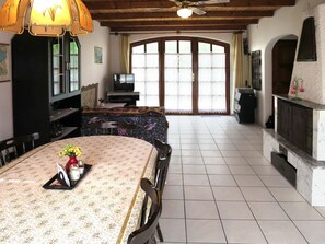 Dining - Stunning private villa for 6 guests with WIFI, private pool, TV and terrace (Keszthely)