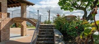 Wunderbares  Ferienhaus für 4 Gäste mit privatem Pool,  W-LAN, TV, Terrasse und Panoramablick