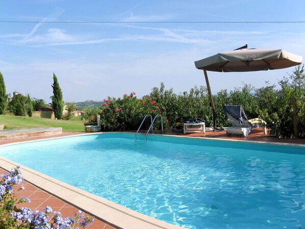 Pool - Beautiful villa for 4 guests with pool, WIFI, A/C, TV and terrace (Grazzano Badoglio)
