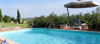 Estupenda casa de vacaciones para 4 personas con A/C, piscina, WIFI, TV, terraza y aparcamiento