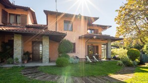 A two-story house with a stone facade, a tiled roof, and a well-maintained lawn. - Wonderful  villa for 8 guests with private pool, A/C, WIFI, hot tub, TV and terrace (Narzole)