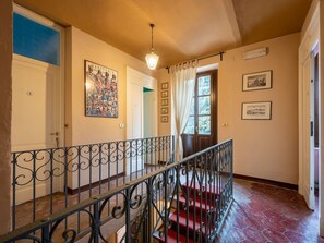 Interior - Stunning private villa for 10 guests with A/C, private pool, patio and pets allowed (Cossano Belbo)