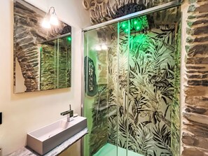 Bathroom - Stunning private villa with private pool, WIFI, TV, terrace, pets allowed and panoramic view (Prelà Castello)