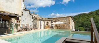 Mooi vrijstaand vakantiehuis met WIFI, privé zwembad, TV, terras, panorama, huisdieren toegestaan