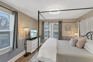 4 bedrooms, desk, iron/ironing board, travel cot