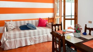 Interior - Cosy apartment for 3 people with WIFI, TV, balcony and pets allowed (Vallecrosia)