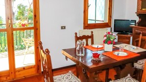 Dining - Cosy apartment for 3 people with WIFI, TV, balcony and pets allowed (Vallecrosia)