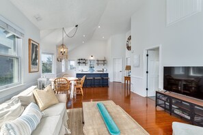 TV, DVD player, books, video library - 7230- Lost at Sea, Charming, Affordable, Pet Friendly, Semi-Oceanfront Cottage! (Salvo)