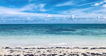 Call to Paradise Studio- Top Floor Unit