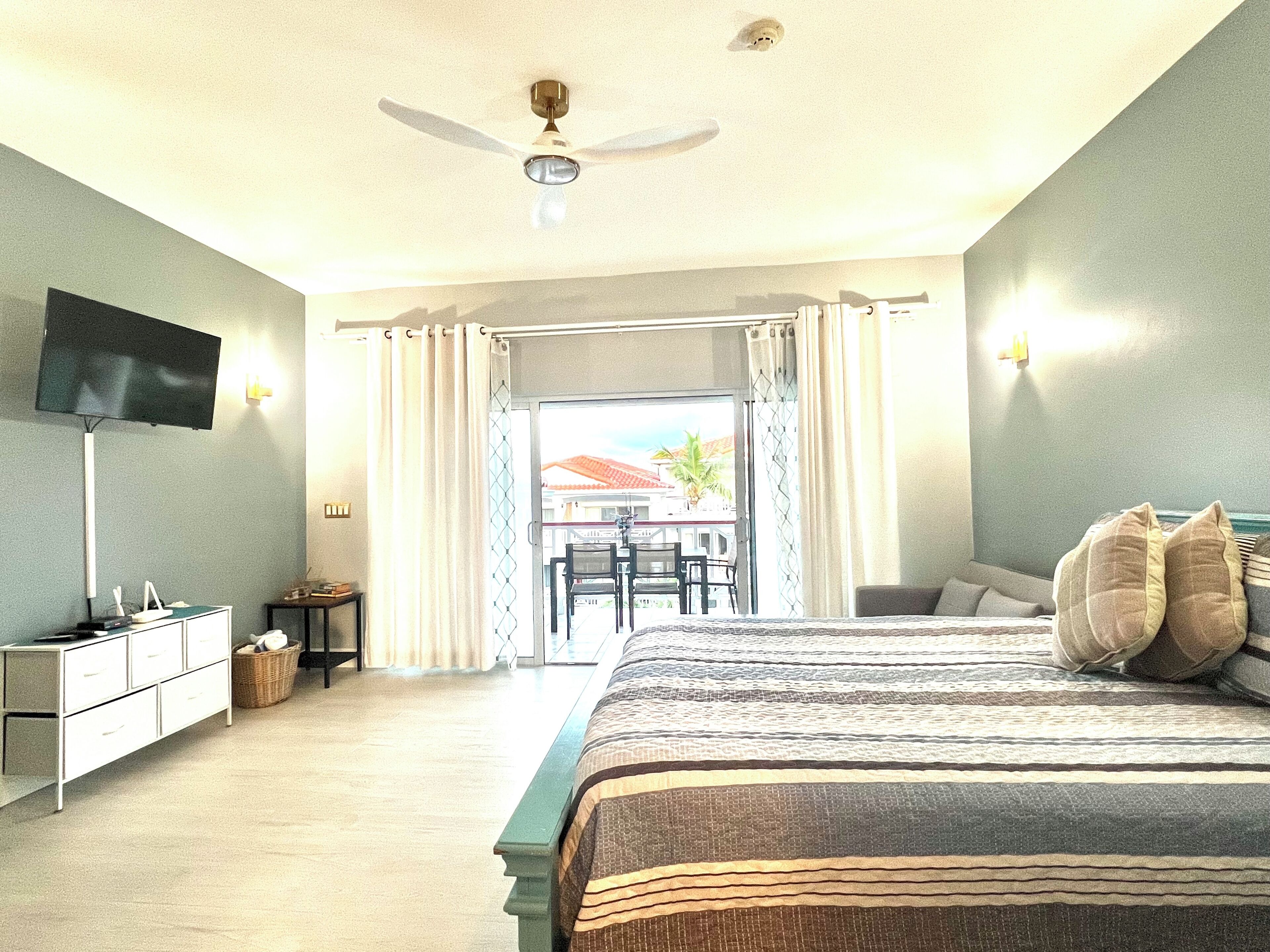 1 bedroom, desk, iron/ironing board, WiFi