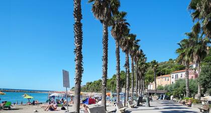 Atemberaubendes alleinstehendes Ferienhaus mit Innenhof, Haustiere erlaubt und Panoramablick