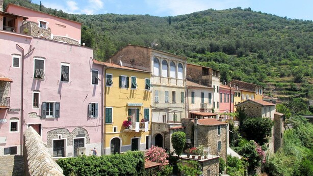A row of colorful buildings with stone facades, set against a hillside. - Lovely apartment for 4 people with terrace (Dolcedo)