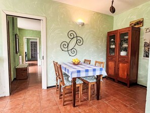 Dining - Lovely apartment for 5 people with WIFI, terrace and pets allowed (Isolalunga)