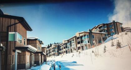 Ski-in ~ Ski-out etuovi | Uusi Luxe Townhouse Canyons Villagessa