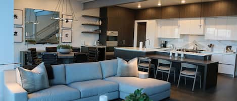 TV connectée, cheminée, jeux vidéo, chaîne hi-fi