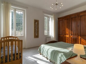 4 Schlafzimmer, Bügeleisen/Bügelbrett, Reisekinderbett, kostenloses WLAN