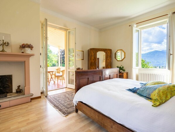 3 bedrooms, travel crib, free WiFi, bed sheets - Lovely apartment for 6 guests with WIFI, TV, patio and pets allowed (Castello)