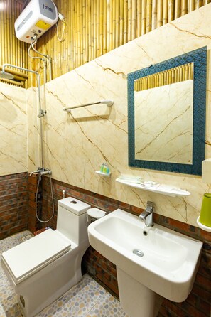 Shared bathroom - Hoa Lu Eco Homestay - Hostel (Hoa Lu)