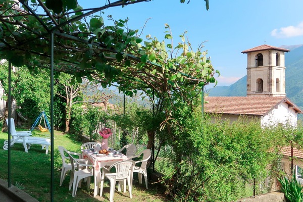 Propriété, Bâtiment, Arbre, Maison, Cour, Chalet, Immobilier, Herbe, Plante, Arrière-Cour