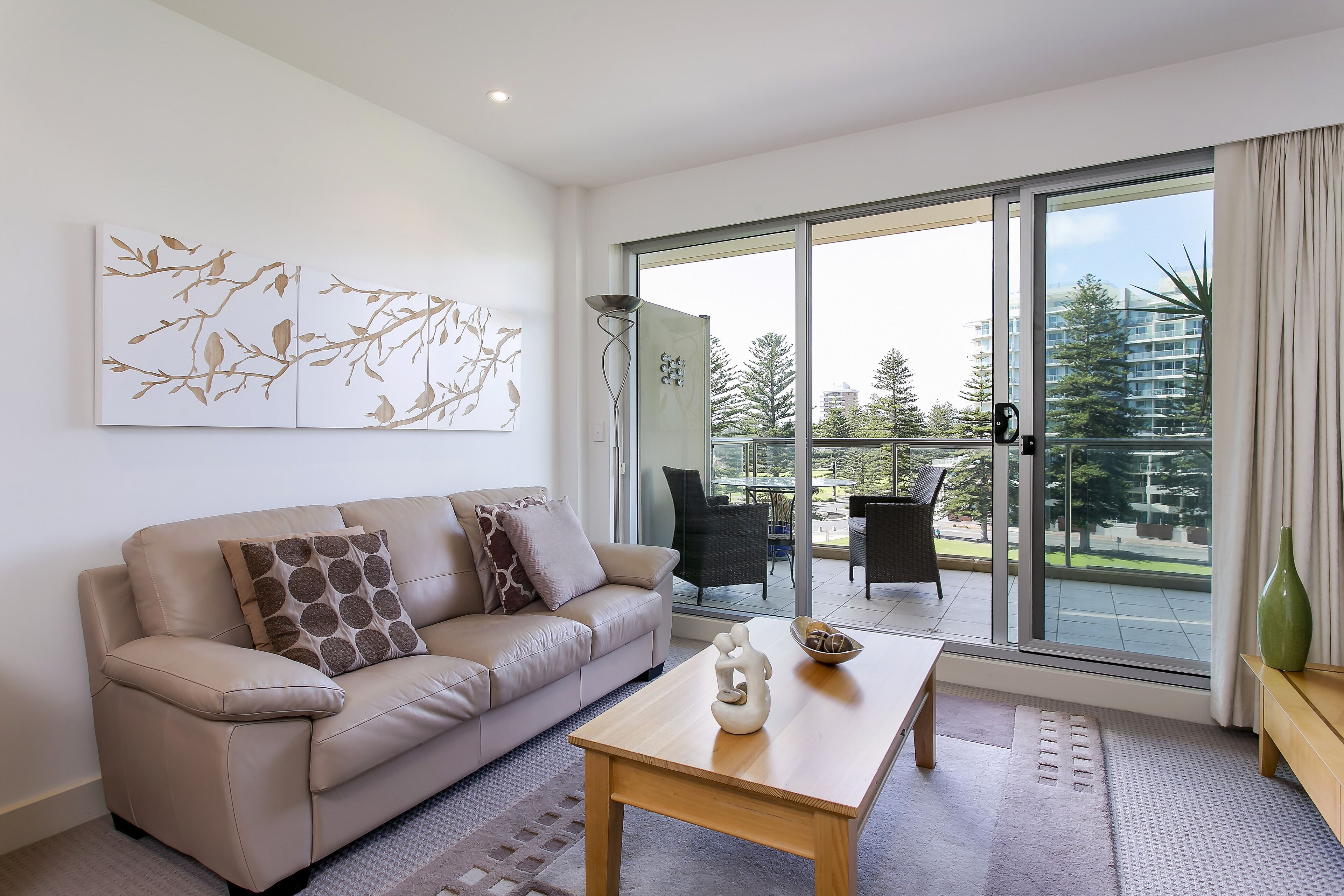 Glenelg Holiday Apartments-The Pier. Direct Beach Front. Free Parking. — image 7