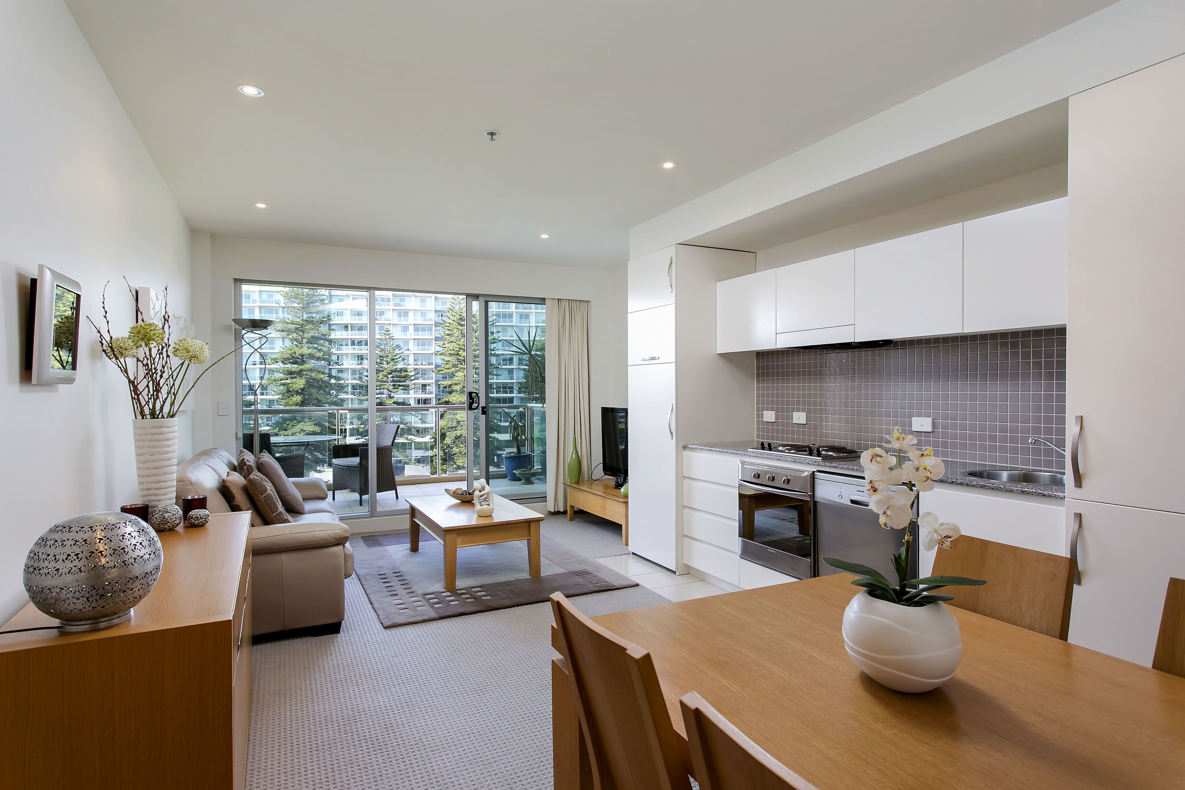 Glenelg Holiday Apartments-The Pier. Direct Beach Front. Free Parking. — image 9
