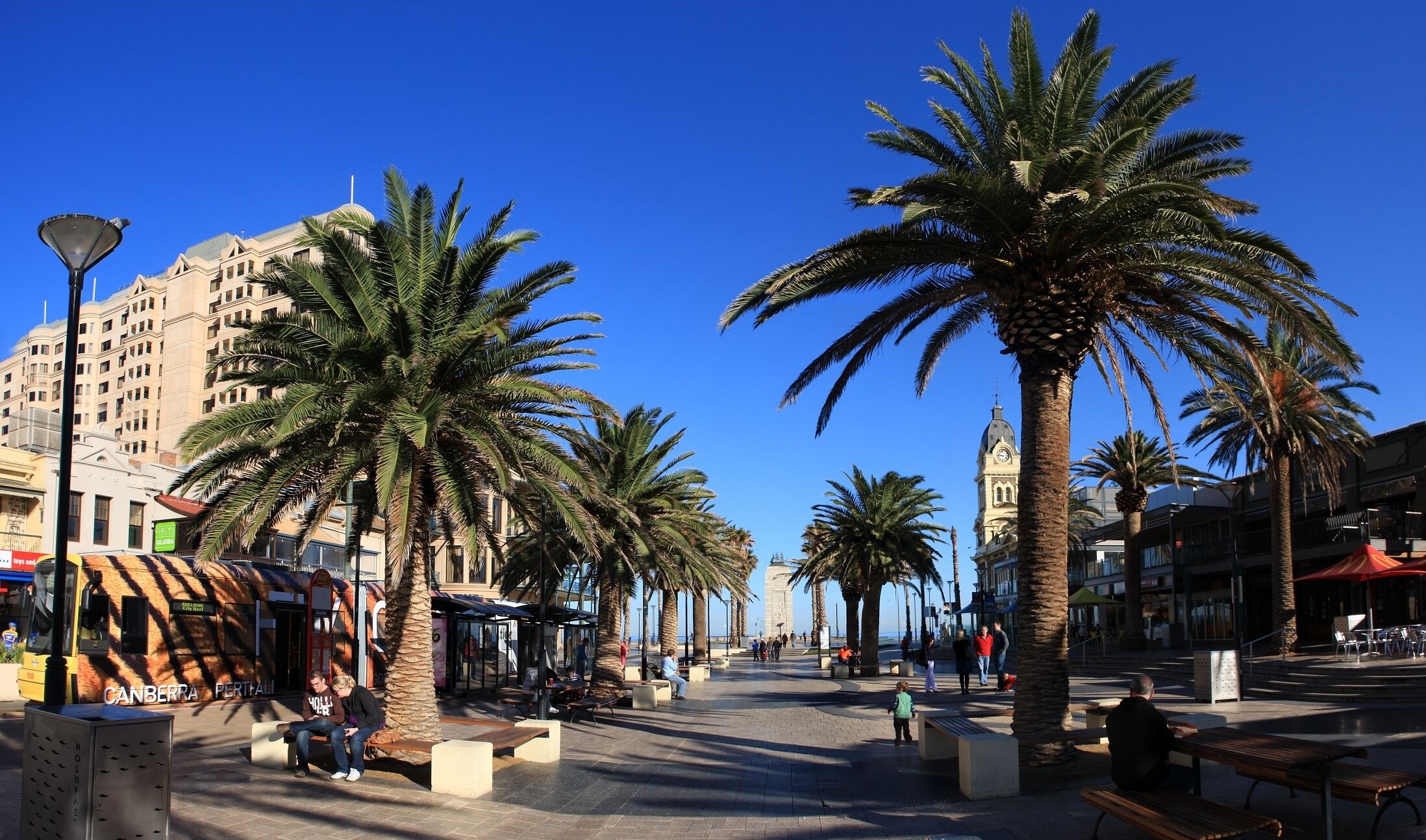 Glenelg Holiday Apartments-The Pier. Direct Beach Front. Free Parking. — image 13