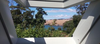 Pequeña casa con vista al mar