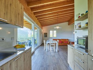 Interior - Stunning private villa for 8 people with WIFI, TV, terrace and pets allowed (Peglio)