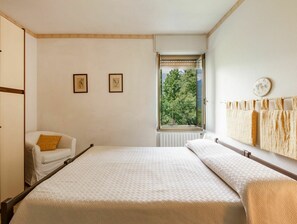 1 bedroom, iron/ironing board, bed sheets