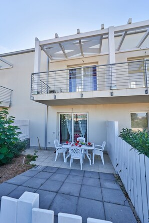 تناول الطعام بالخارج