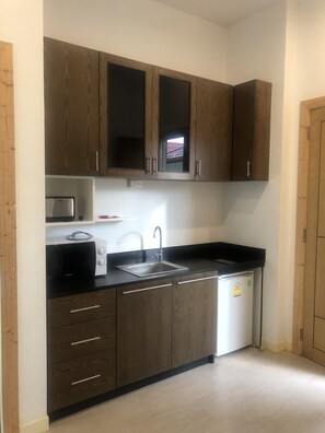 Frigorifero, microonde, macchina per tè/caffè