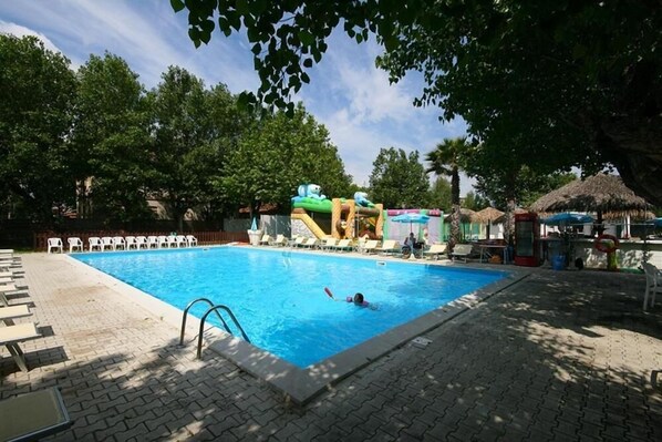 Seasonal outdoor pool, pool loungers
