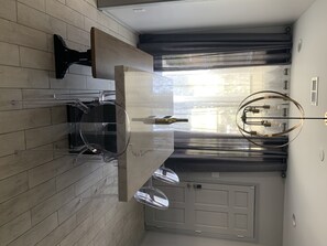 Interior - Graceland is a 2 minute drive away! 🔥Hot Tub🔥 (Memphis)