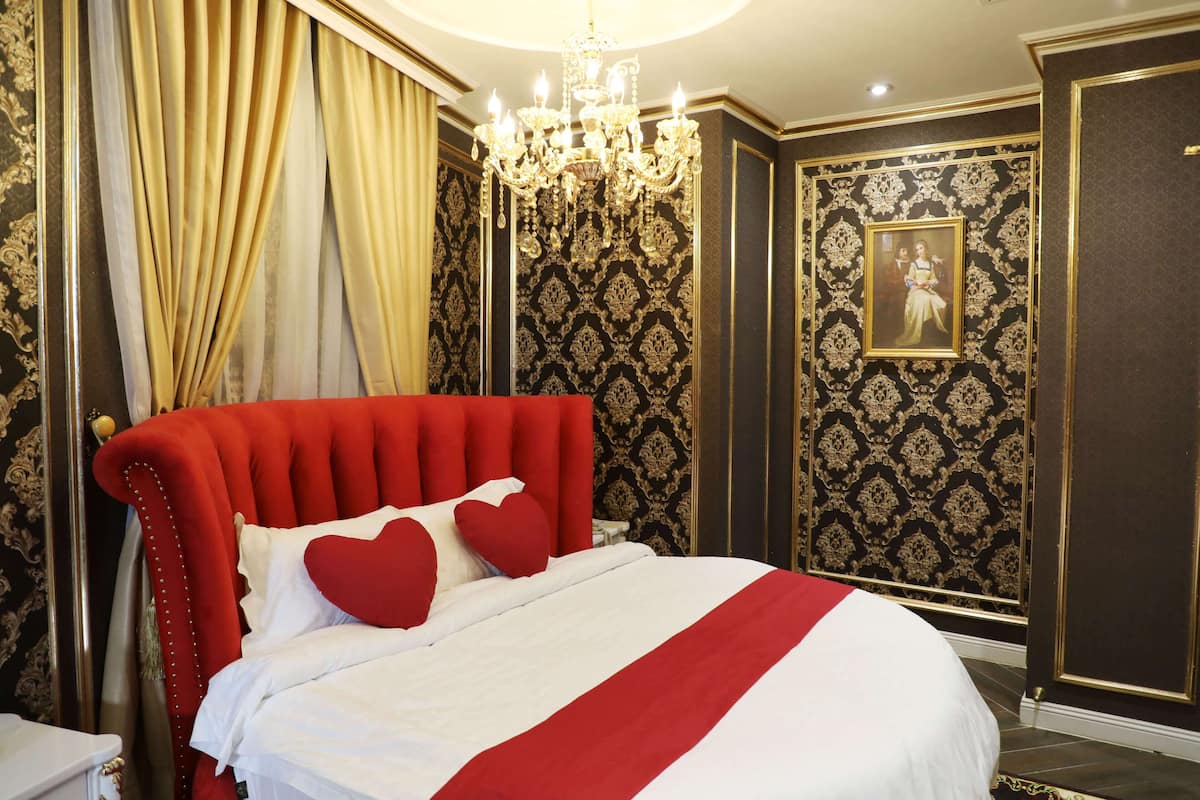 Basic Double Room | WiFi (free), individually furnished