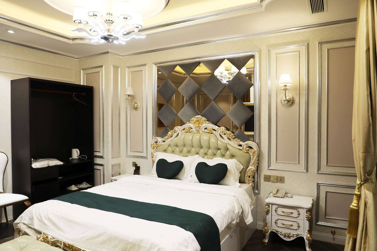 Royal Double Room | WiFi (free), individually furnished
