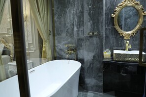 Royal Double Room | Bathroom - Enjoy Hotel 2 (Ho Chi Minh City)