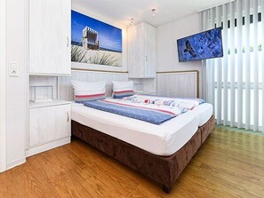 3 bedrooms, travel cot, WiFi