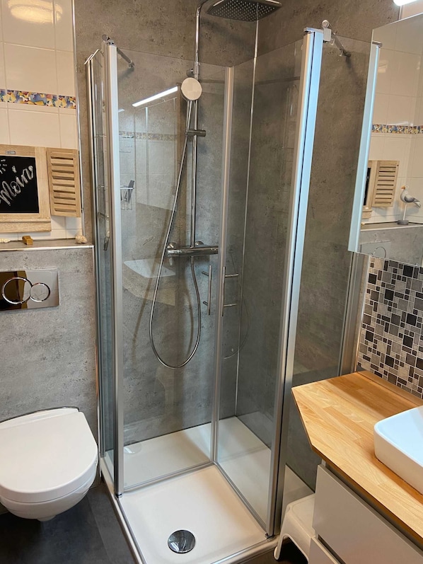 Shower - Apartment Shepherd (Wittmund)