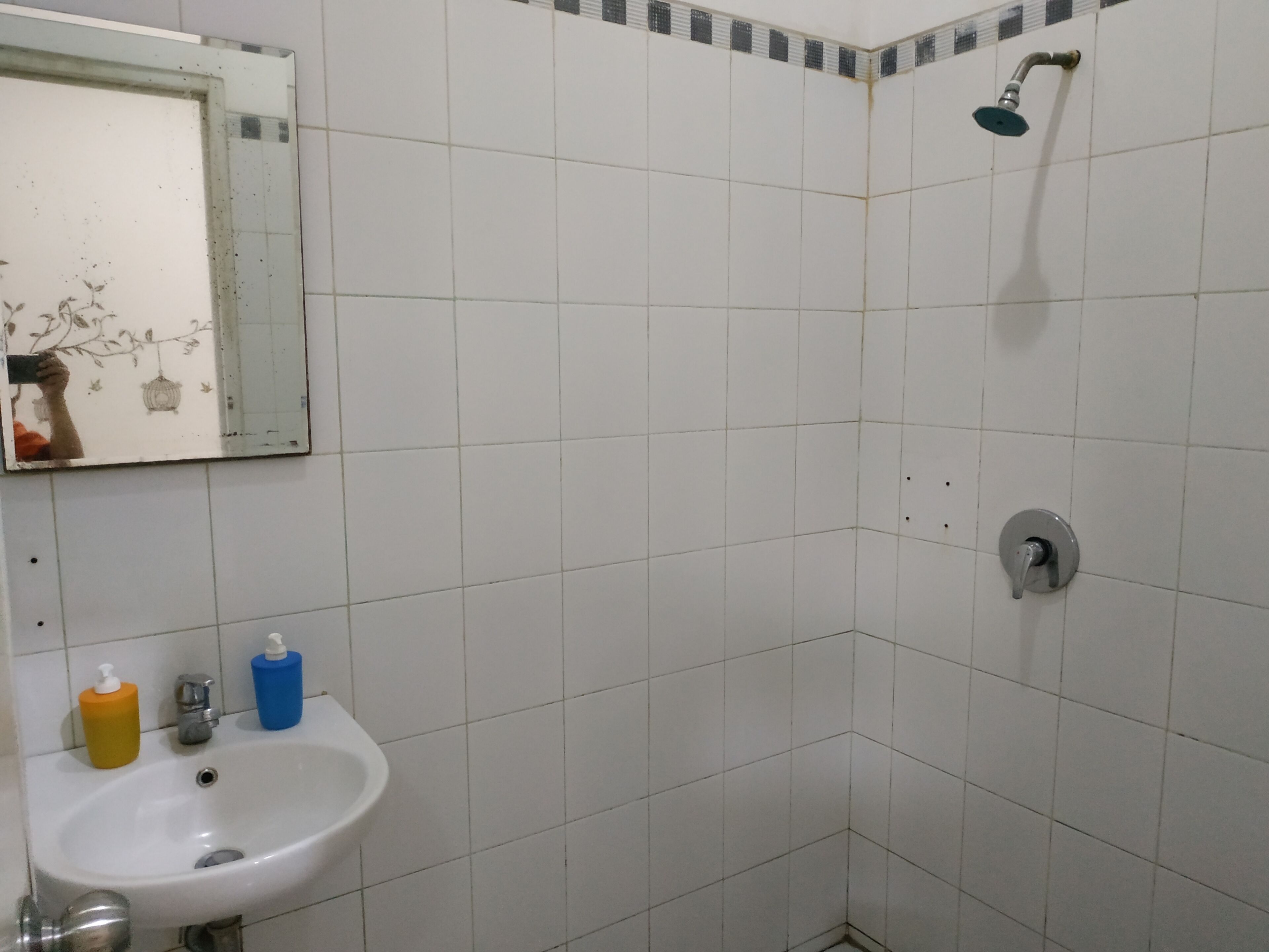 تجهيزات دش، مناشف، صابون، شامبو