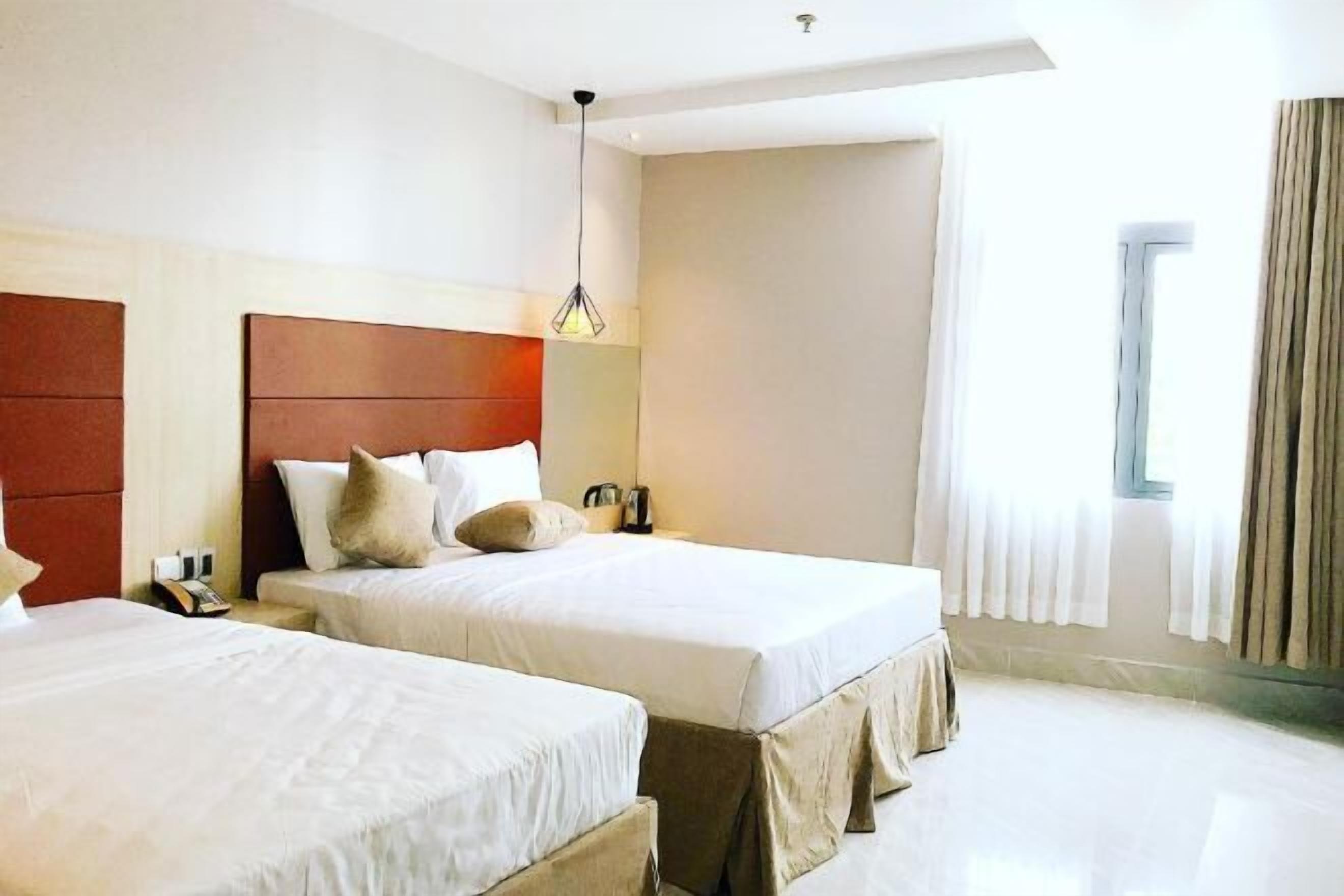 Minibar, in-room safe, free WiFi