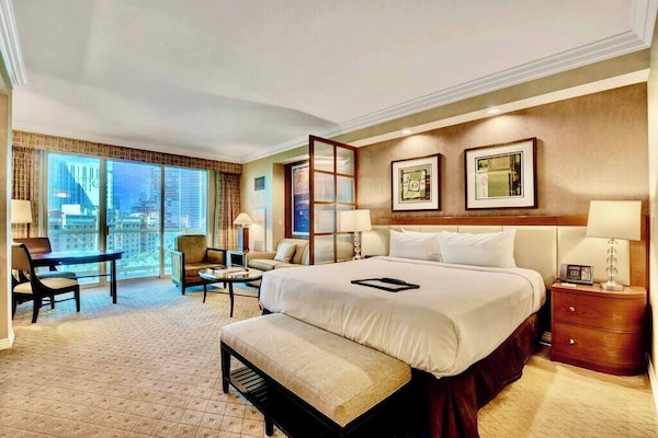 Spacious Suite with a Luxurious KING BED