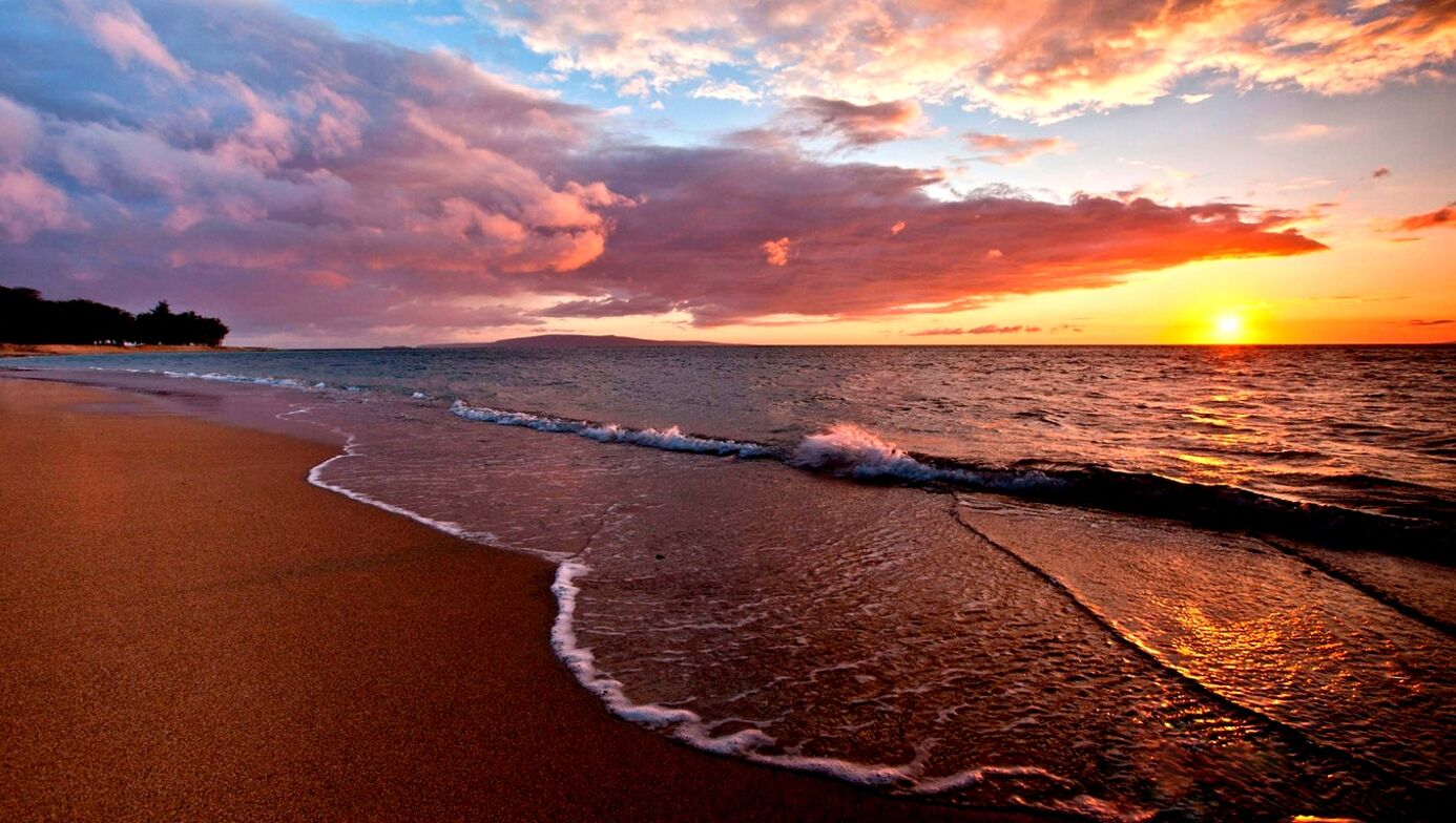 Beach nearby, sun loungers, beach towels