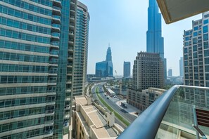 Deluxe Apartment, 2 Bedrooms | Balcony - OSKENA Vacation Homes - The Loft Tower Downtown (Dubai)