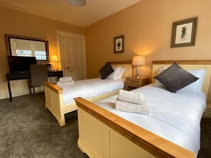 Deluxe Twin kamer | Verduisterende gordijnen, geluiddichte muren