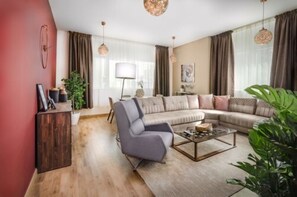 Appartamento Deluxe, 2 camere da letto | Soggiorno | TV LCD