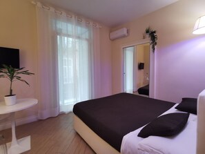 Superior Double or Twin Room, Annex Building | Hypo-allergenic bedding, Select Comfort beds, individually furnished - Bed & Breakfast Morelli 49 (Naples)